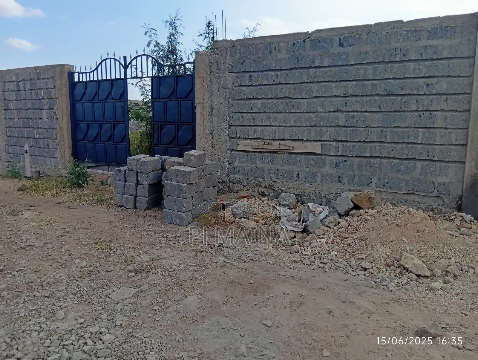 40 by 60 Plot With Perimeter Wall, Gate and Water