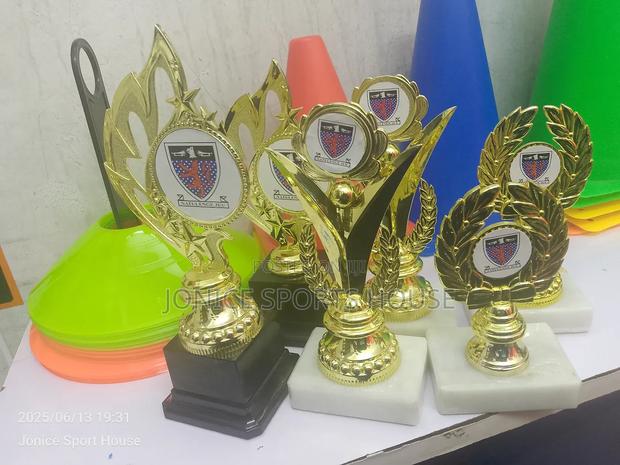 New Branded Trophy - thumbnail 3