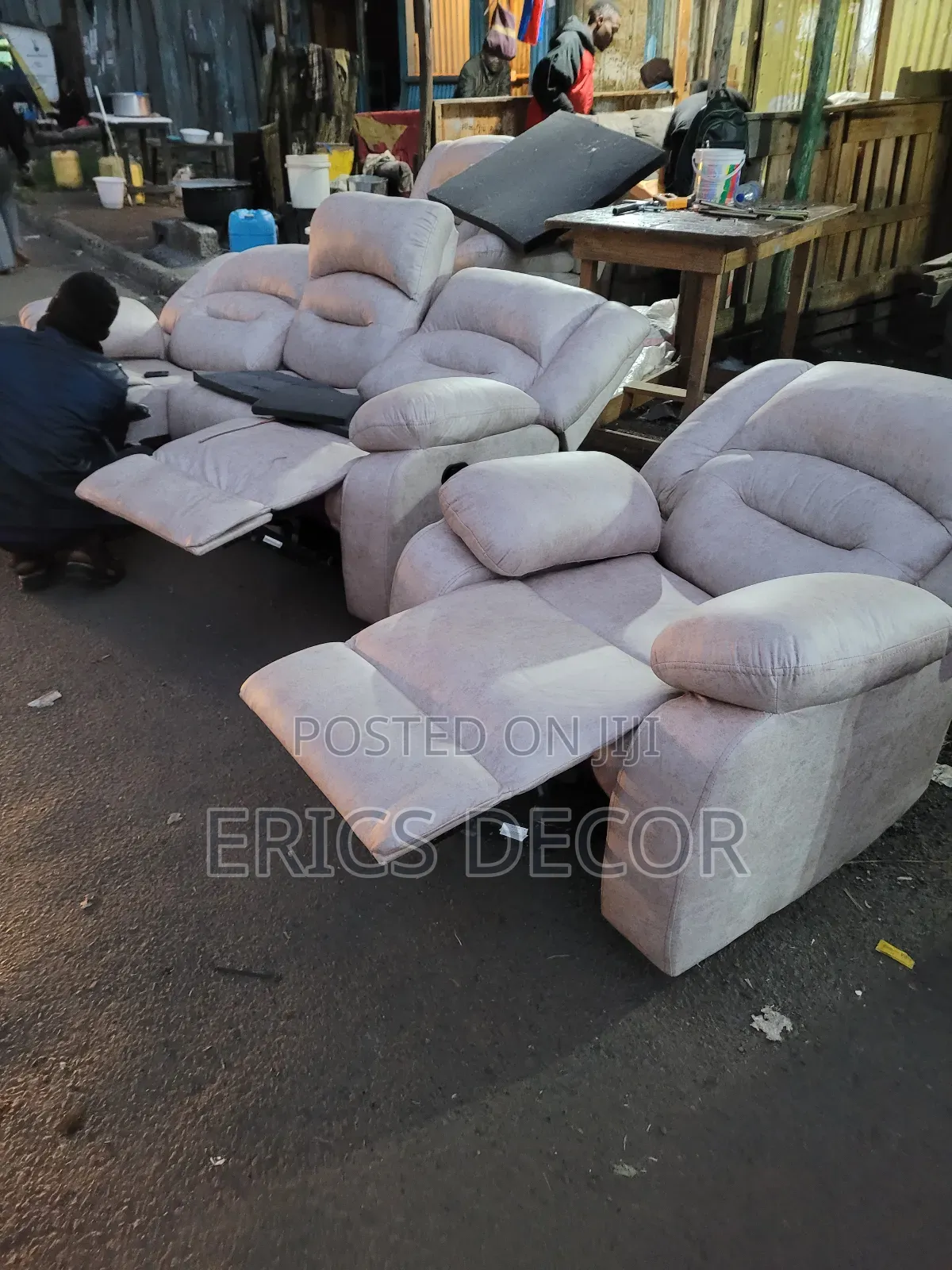Recliner Refurbishing Services – Like New Again! 