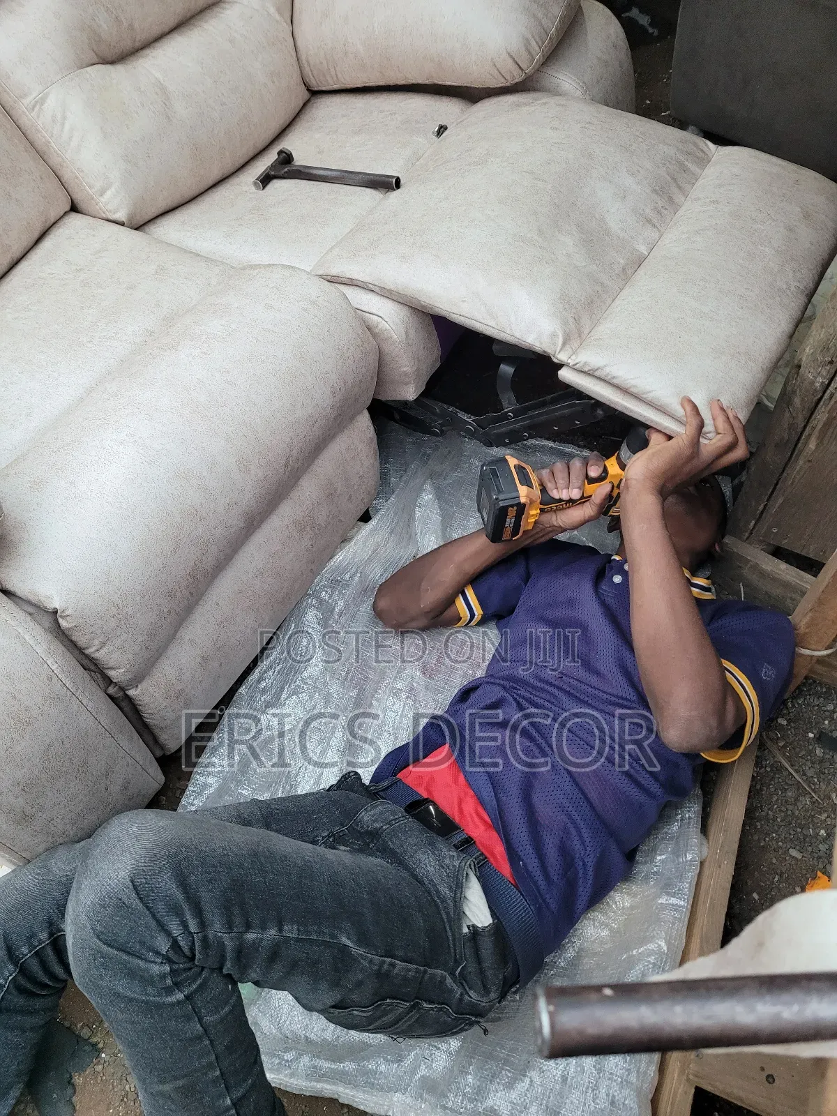 Recliner Refurbishing Services – Like New Again! 