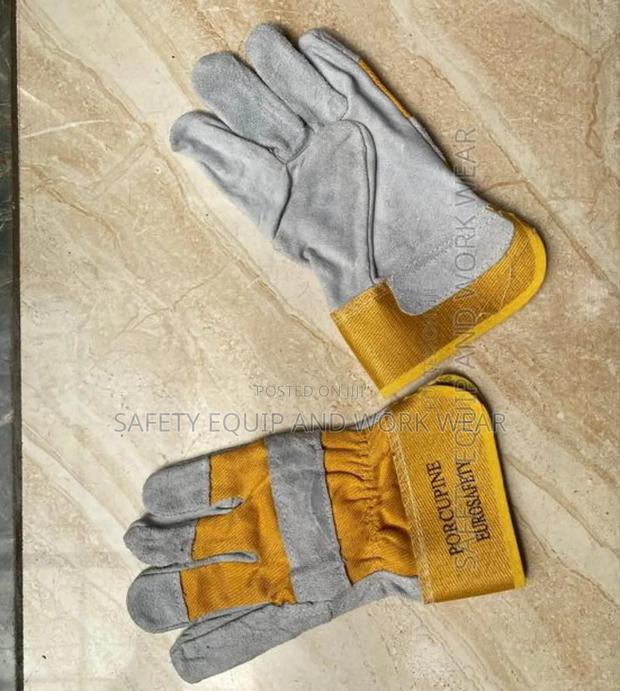 Safety Leather Gloves Short Cut Design For Daily Use.