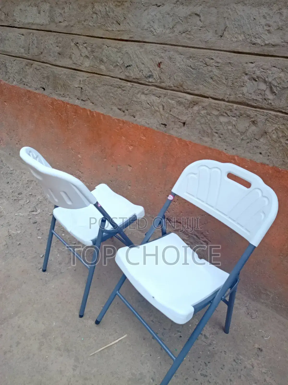 Strong and Comfortable Foldable Chairs