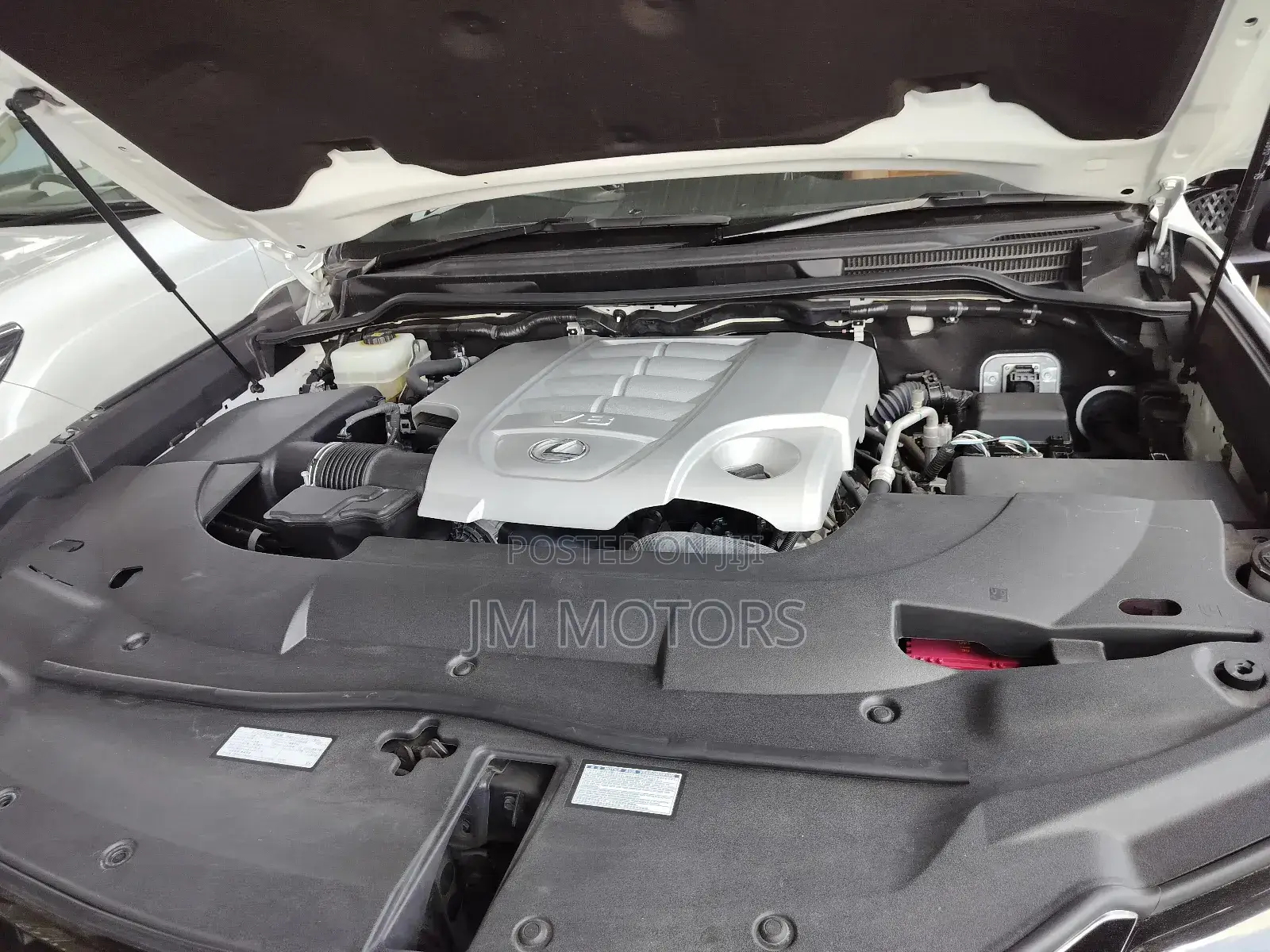 Lexus LX 2019 Off white