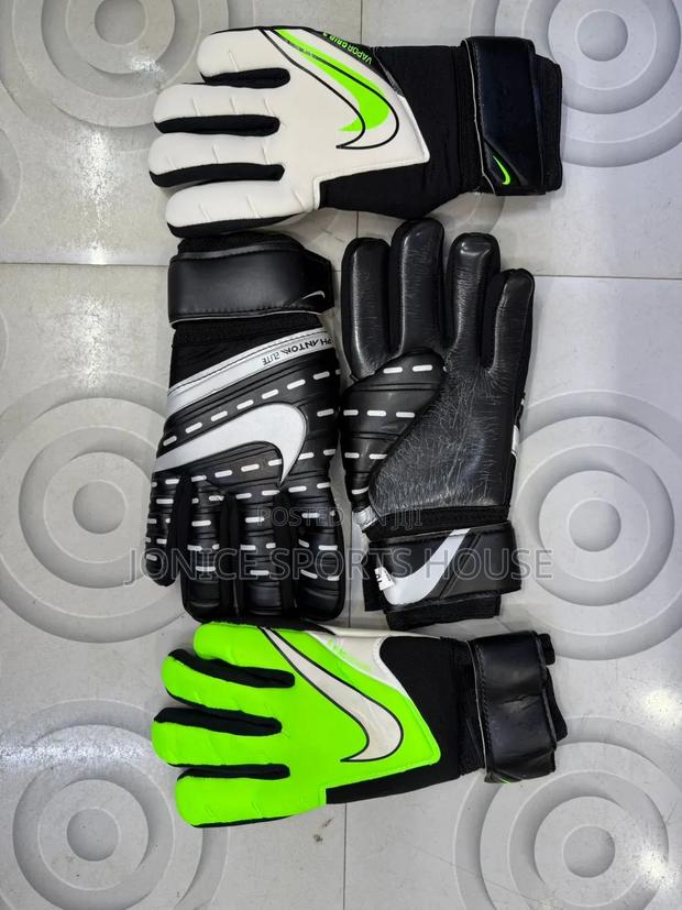 Quality Goalkeeper Gloves - main view