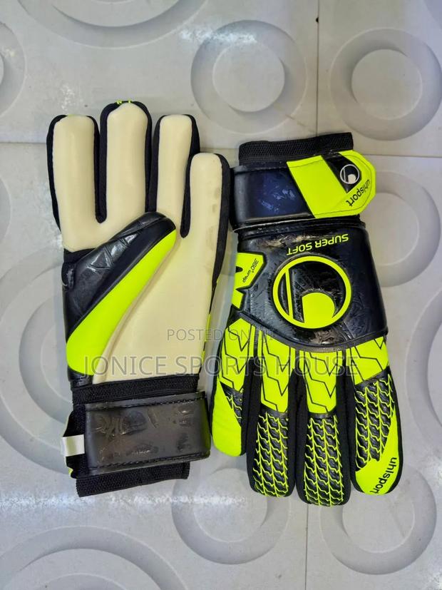 Quality Goalkeeper Gloves - thumbnail 2