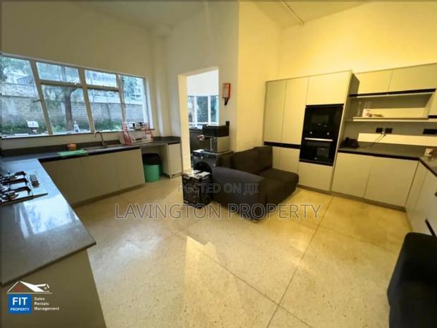 Furnished 15,000 Ft2 Office With Service Charge Included - thumbnail 16