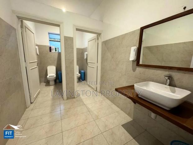 Furnished 15,000 Ft2 Office With Service Charge Included - thumbnail 20