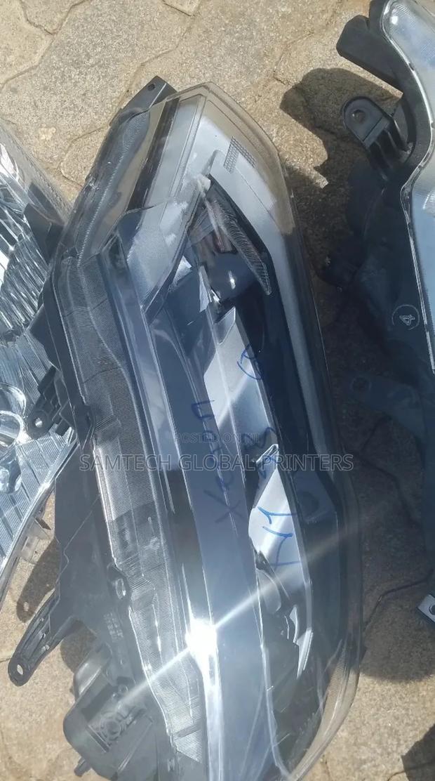 Commercial Standard Nissan X-Trail Nt 33 Xenon Headlight