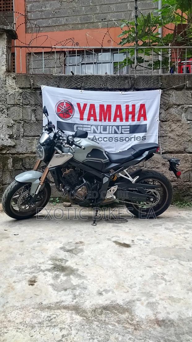Honda CB 2021 Gray