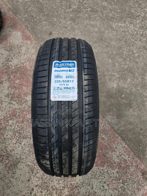 225/55r17 Maxtrek Tyre - main view