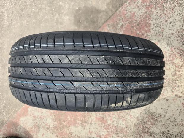 225/55r17 Maxtrek Tyre - thumbnail 2