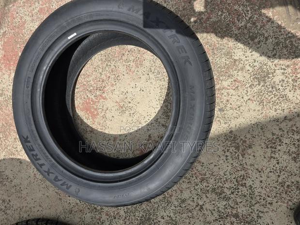 225/55r17 Maxtrek Tyre - thumbnail 3