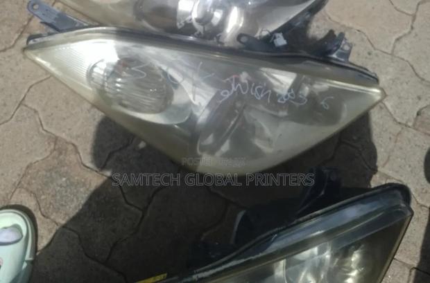 Crystal Clear Toyota Wish 2003 Headlight