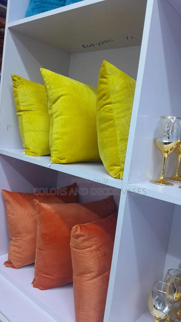 Bed Pillow Covers With Runner - main view