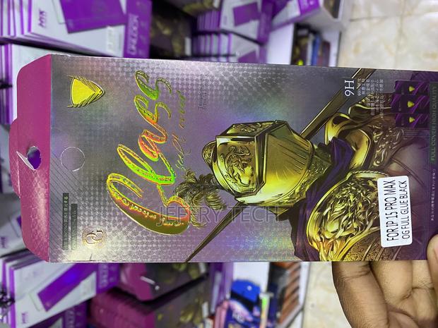 Iwishkart iPhone 15 Pro Max Privacy Tempered Glass Protector - thumbnail 2