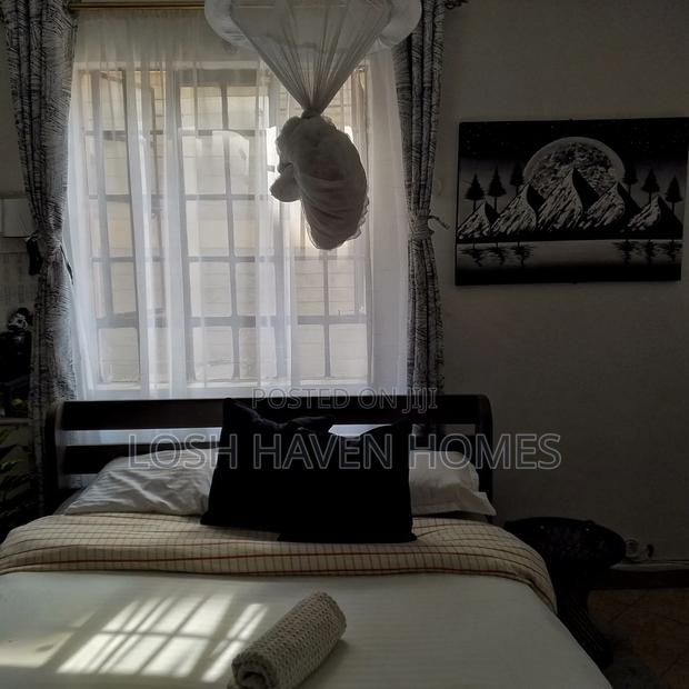 Daily/Weekly Stay – Furnished Studio Apartment Airbnb Roysambu TRM - thumbnail 4