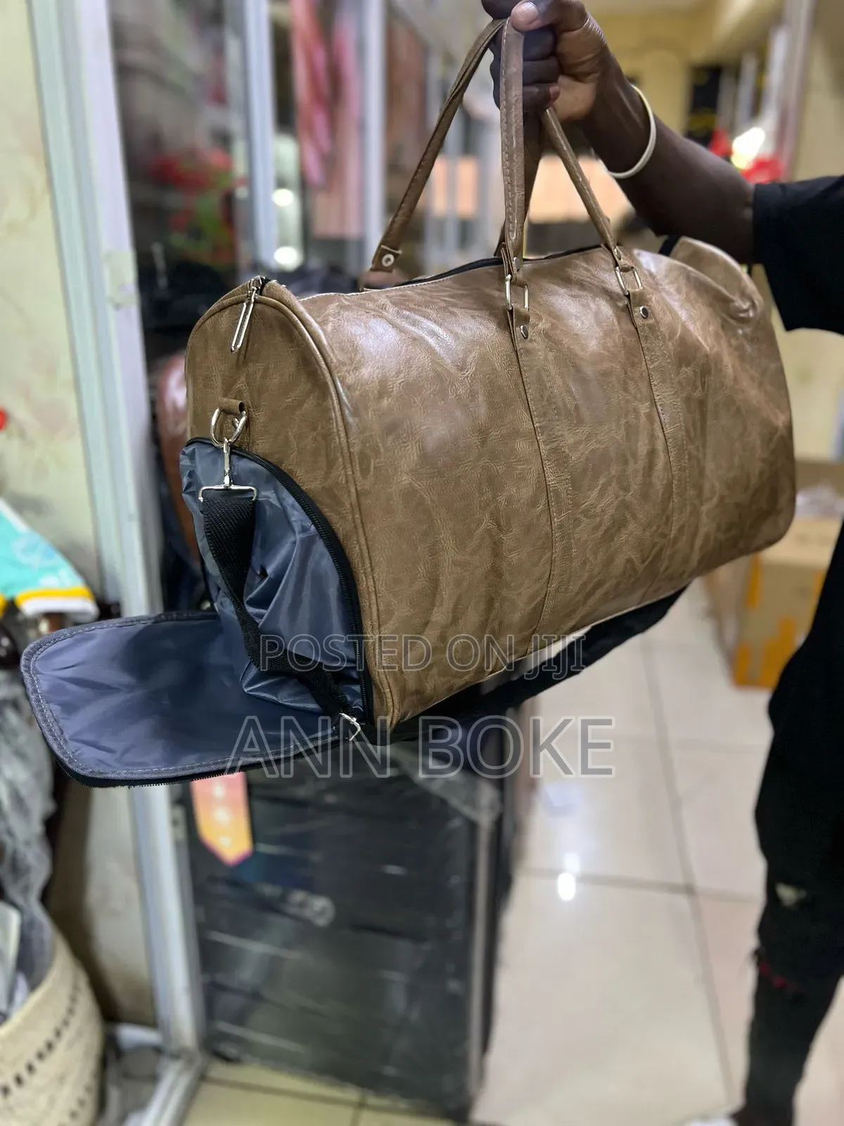 *High Quality Leather Duffel Bag With a Shoe Compartment*