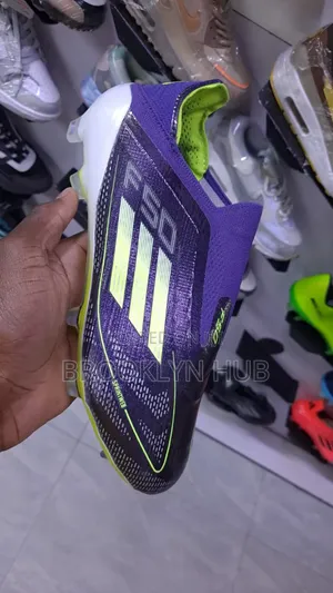 F50 Laceless Football Boots Mega Grip Sizes (40-45)