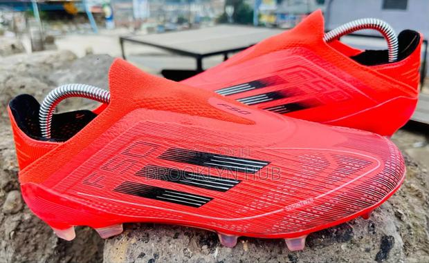 F50 Laceless Football Boots Mega Grip Sizes (40-45)