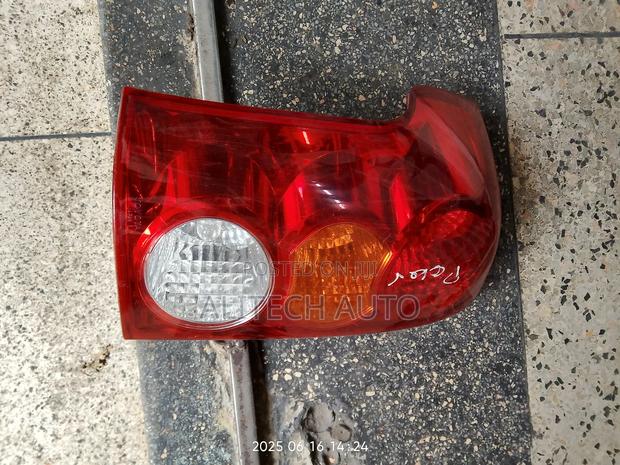 Toyota Raum Back Light 2005