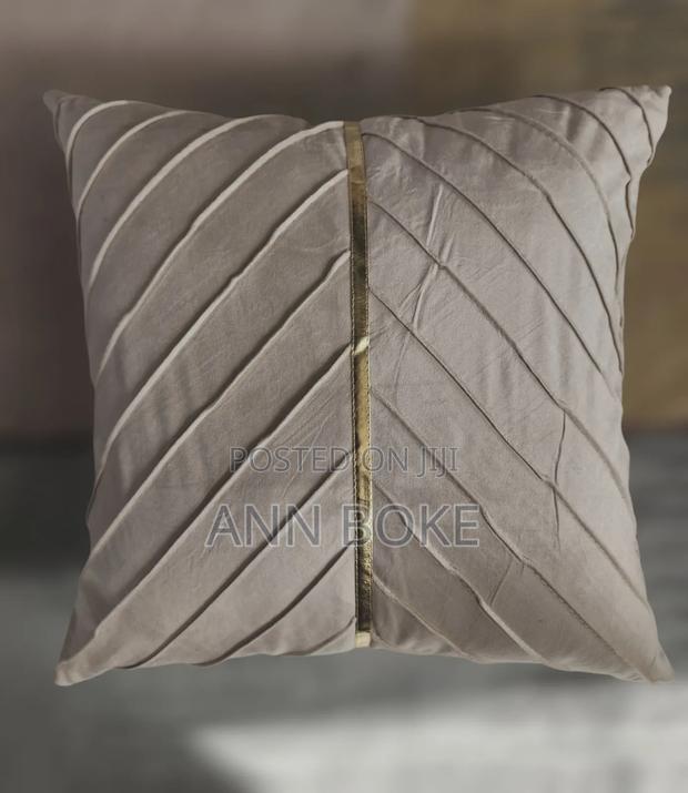 *Designer Cases*
Size: 45×45cm - thumbnail 5