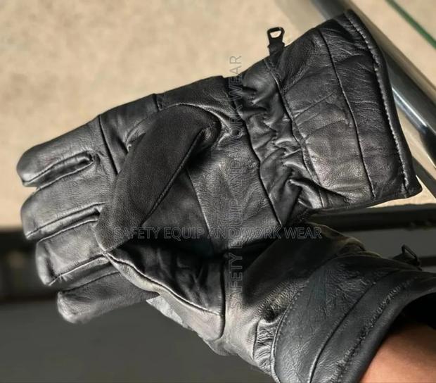 Flame Resistant Gloves For Welding And Fabrication