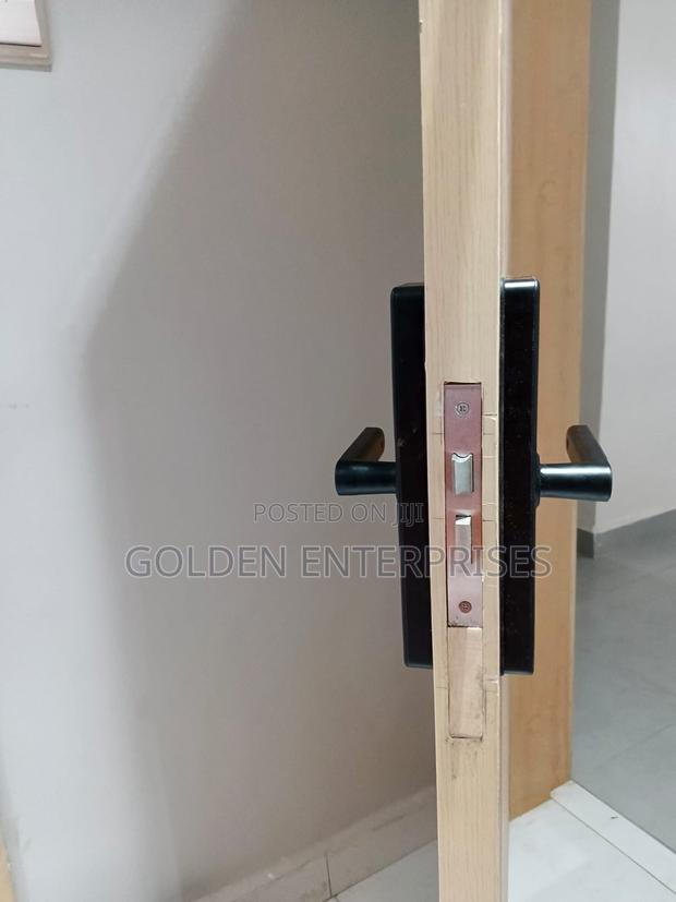 Intelligent Smart Door Lock for Airbnb - thumbnail 3