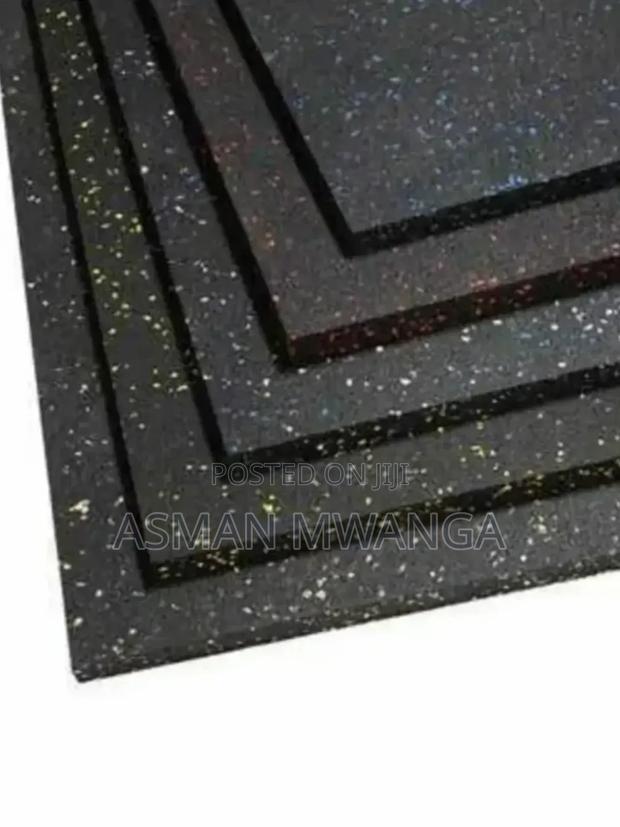Heavy Duty Gym Rubber Mat 20mm×1m×1m - thumbnail 2