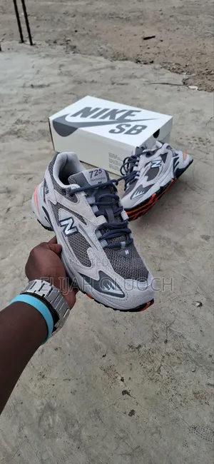 New Balance 725