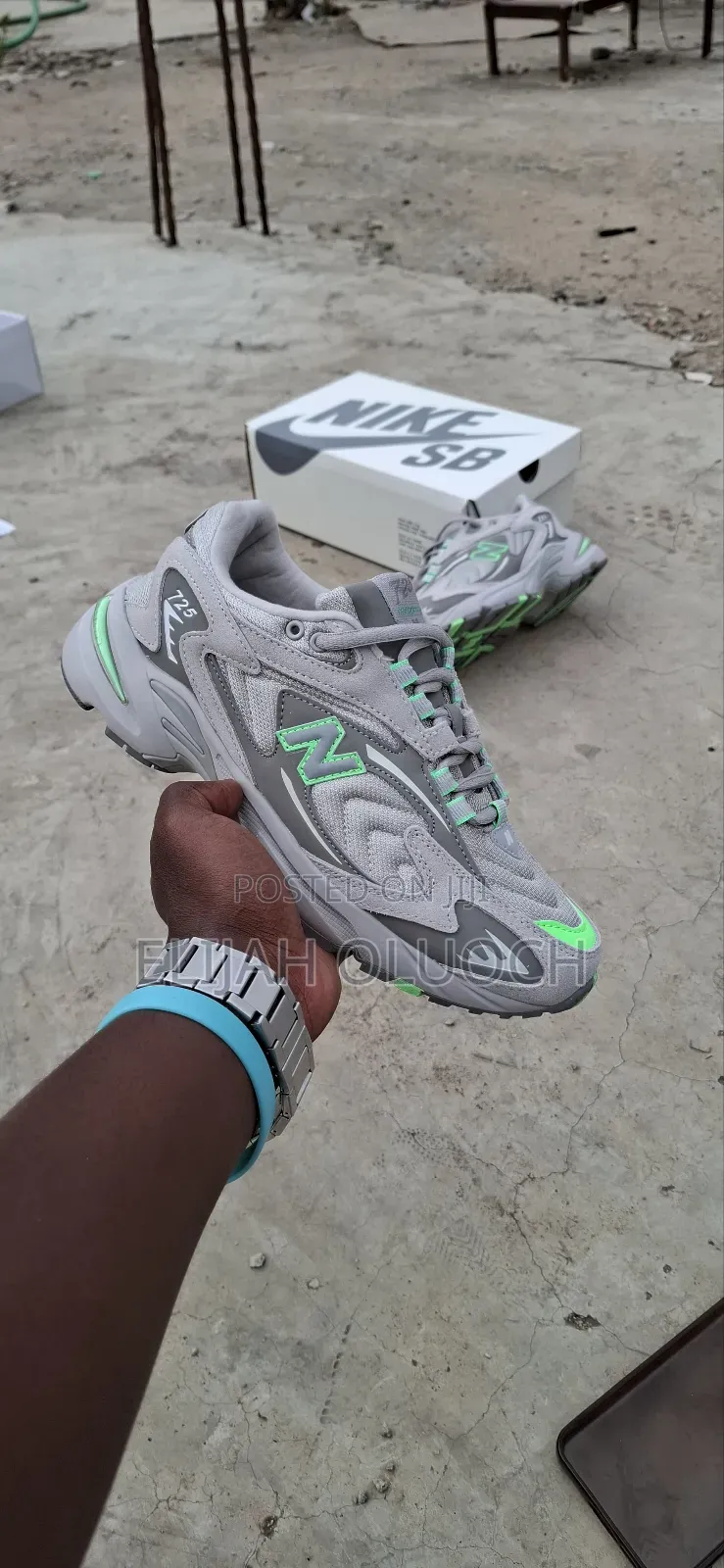 New Balance 725