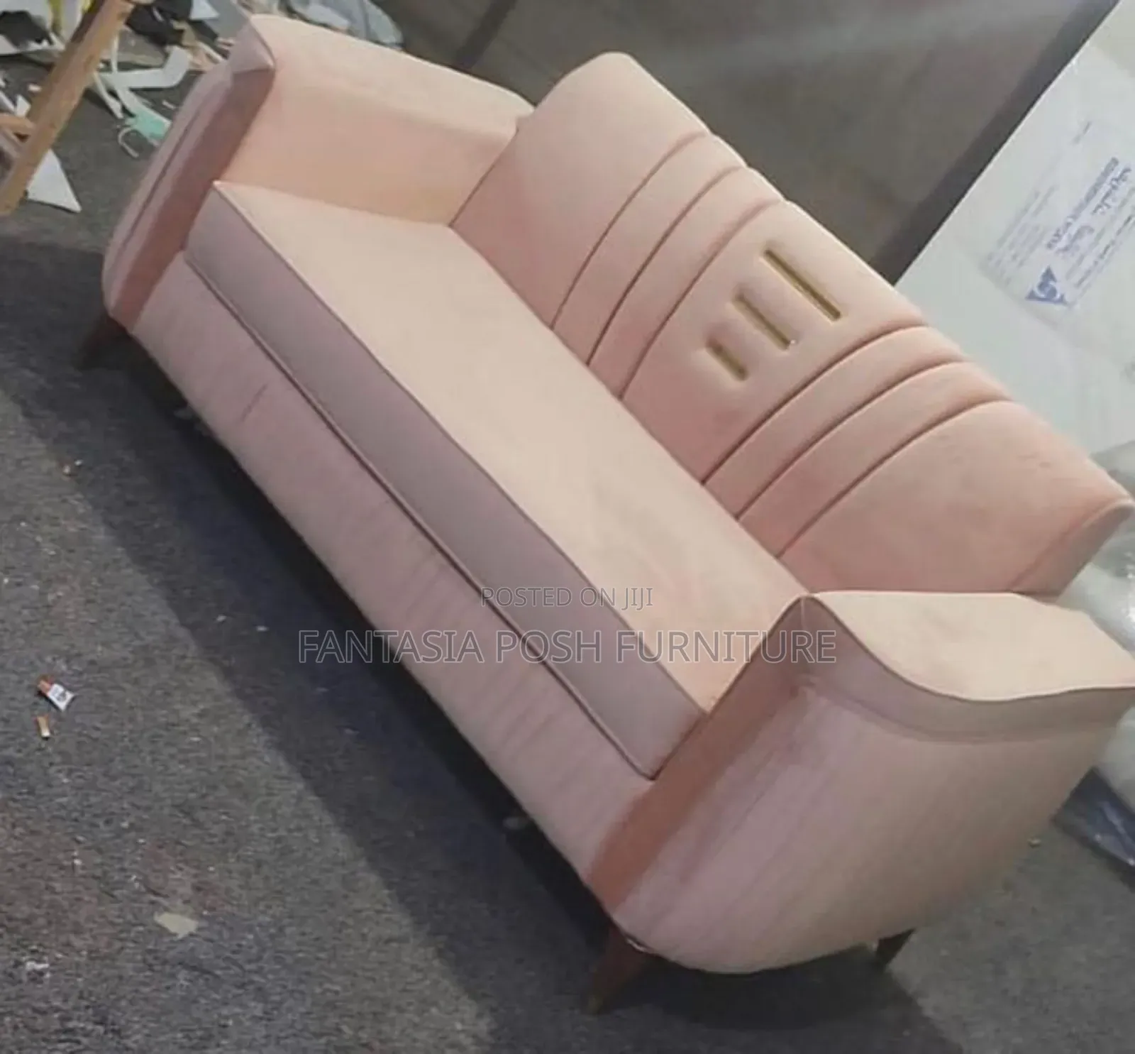 Modern 3 Seater Arm Sofa With Tufted Backrest