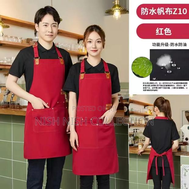 Premium Upscale Apron With Pockets and Leather Straps - thumbnail 3