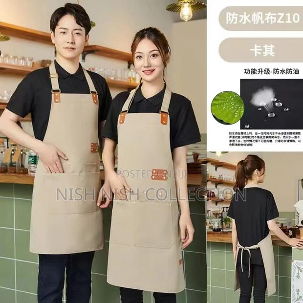 Premium Upscale Apron With Pockets and Leather Straps - thumbnail 5