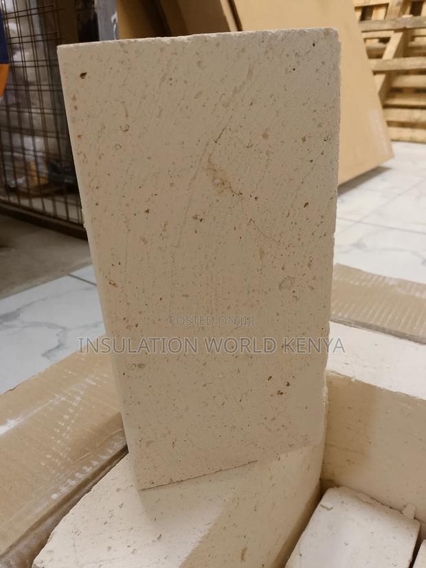Lightweight Insulation Bricks – 230 X 115 X 75mm - thumbnail 3