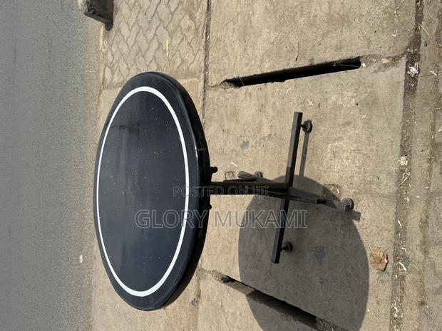 Black Round Restaurant And Bar Tables