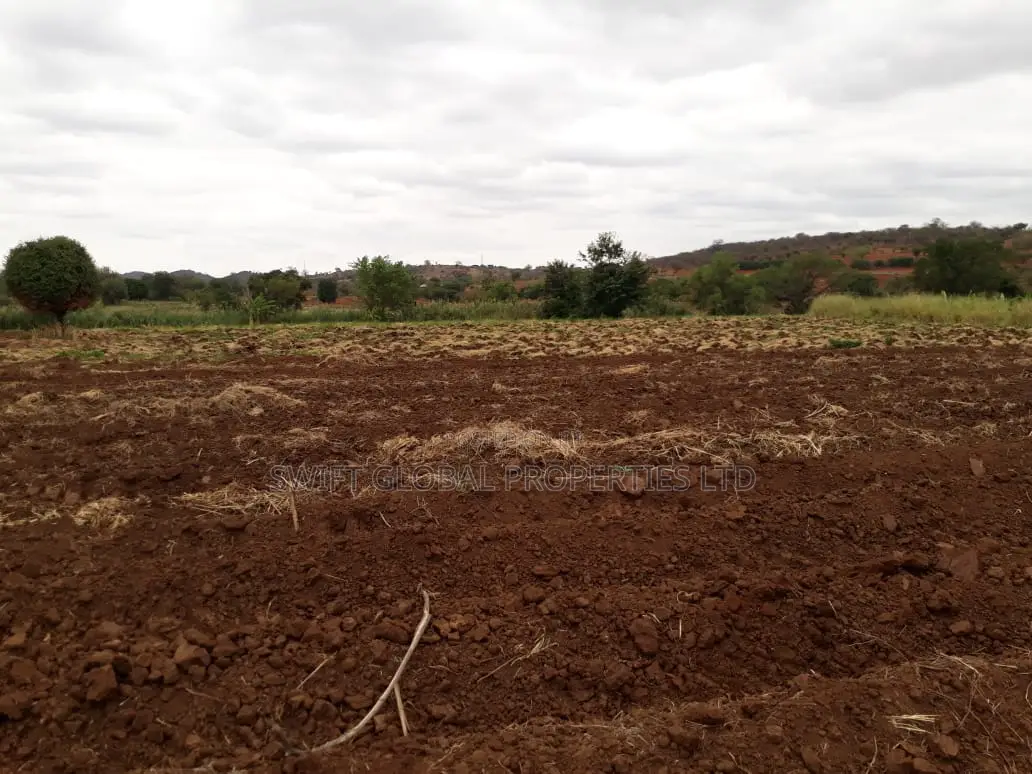 400 Acres Touching Athi River in Kambu Is Available for Sale
