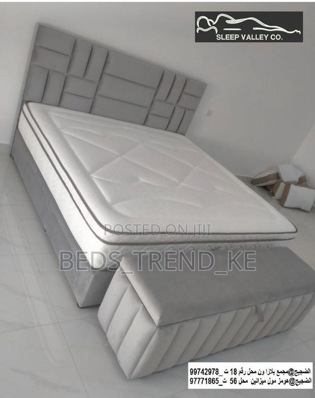 5 by 6 Modern Bed With an Ottoman