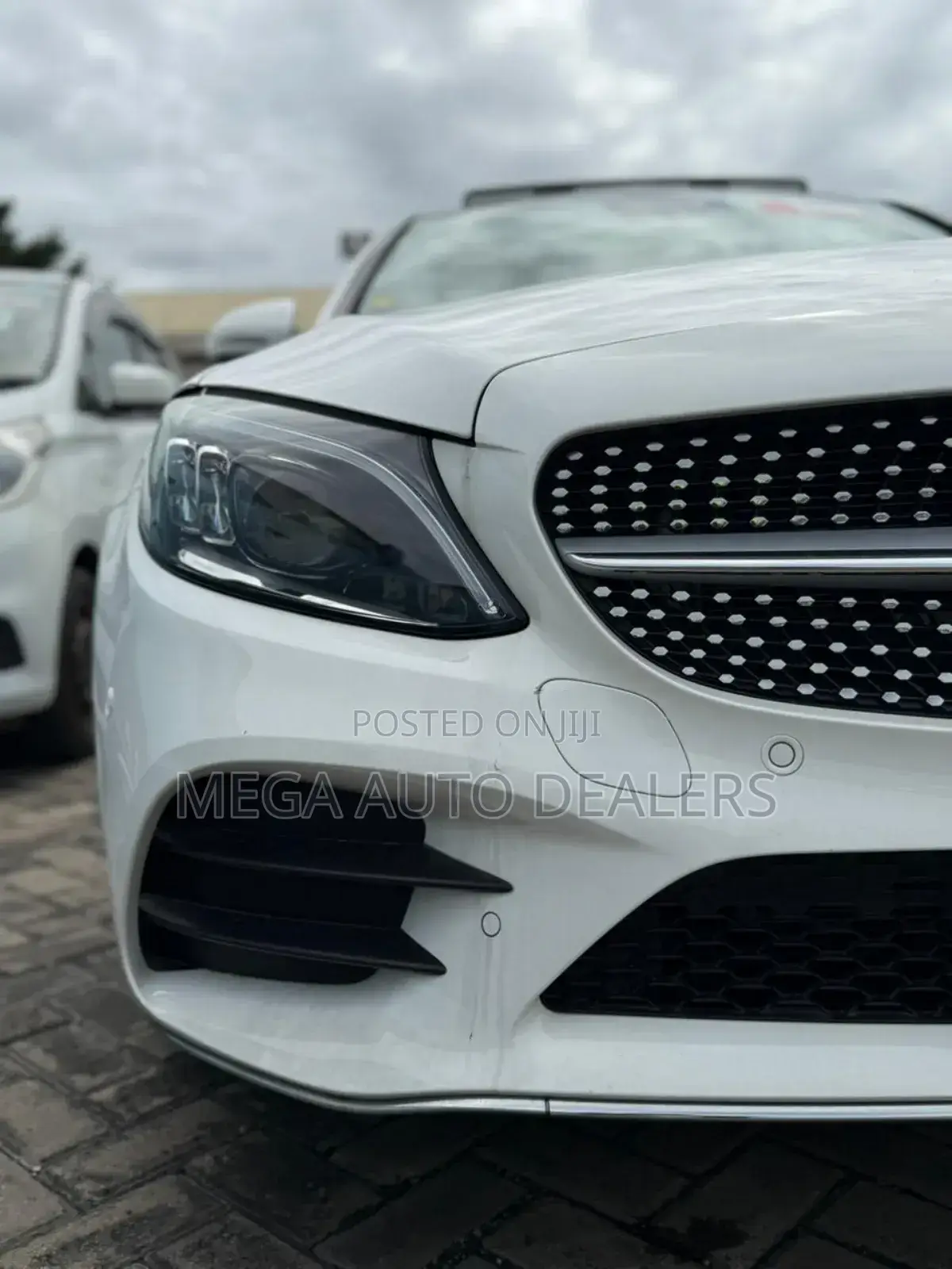 Mercedes-Benz C200 2019 Pearl
