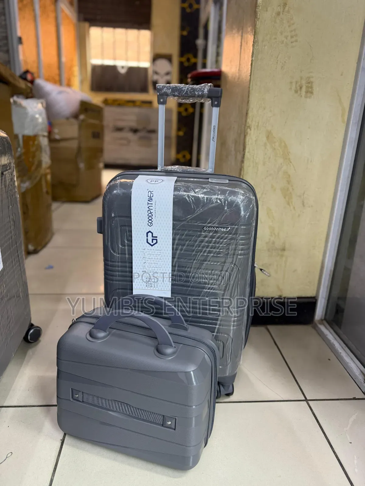 Small Suitcase56cm Witha Carryon/Beauty Case38cm