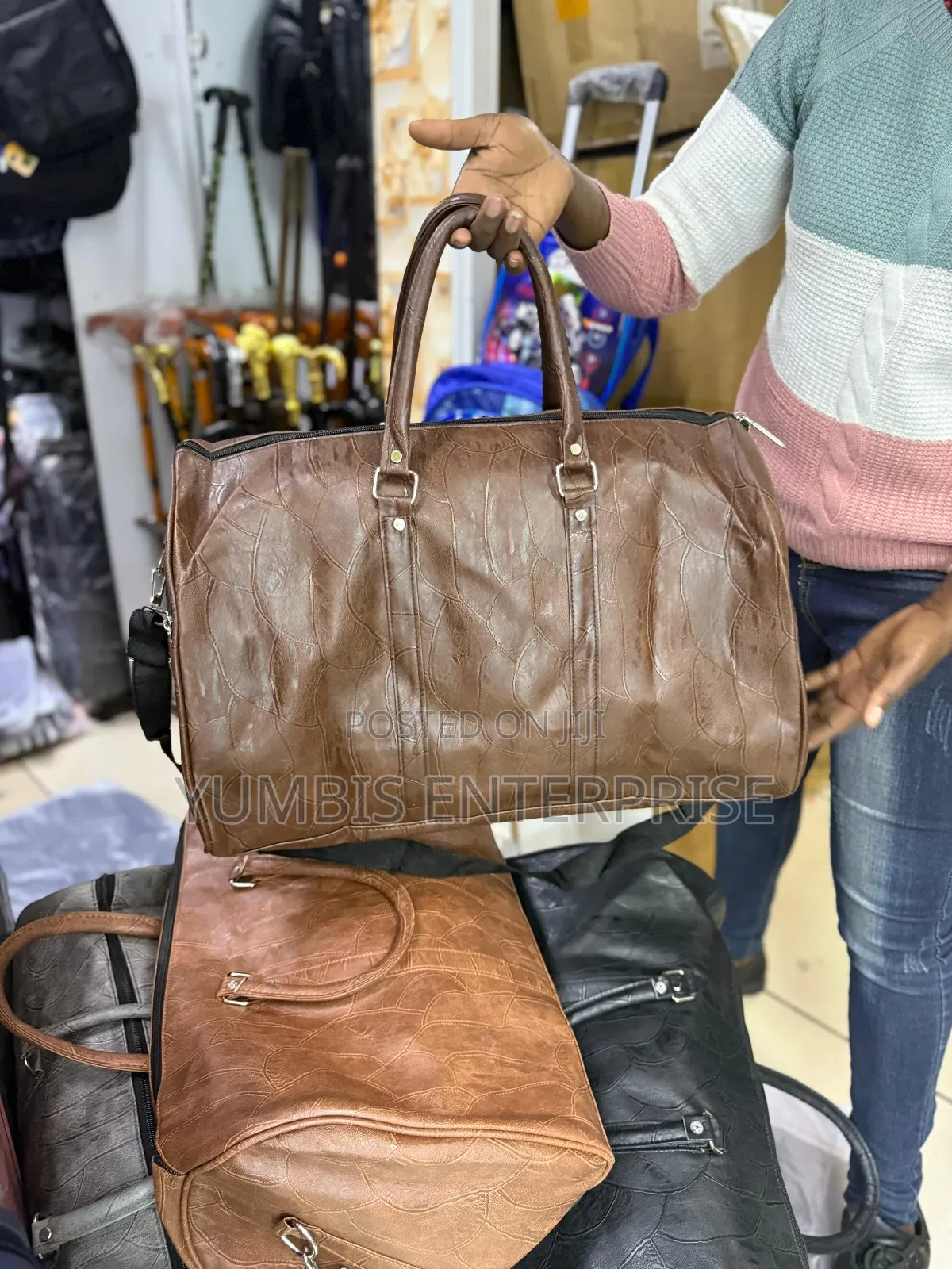 Medium Duffle Bags With a Shoe Compartment Leather Material