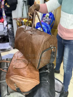Medium Duffle Bags With a Shoe Compartment Leather Material