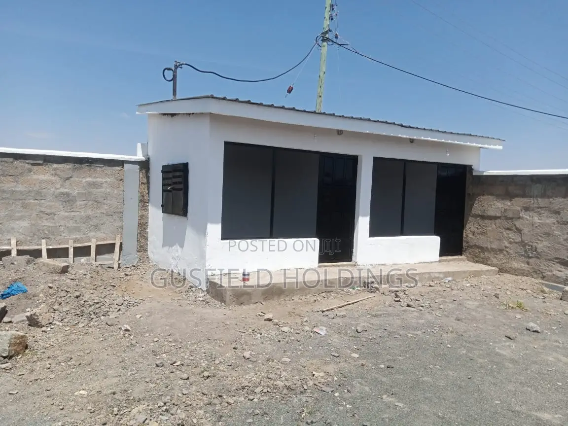 Large Yard/Commercial Space to Let
