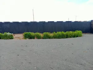 Large Yard/Commercial Space to Let