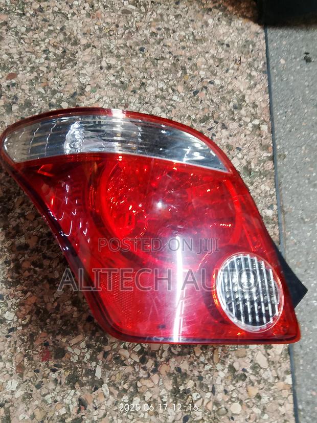 Toyota Ist Back Light 2005