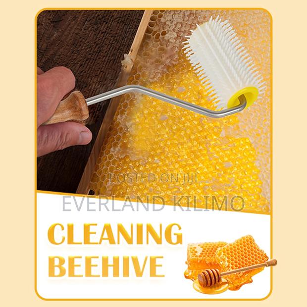 Wooden Handle Hive Uncapping Roller - main view