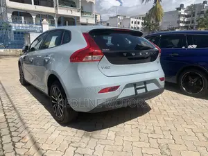 Volvo V40 2018 Teal