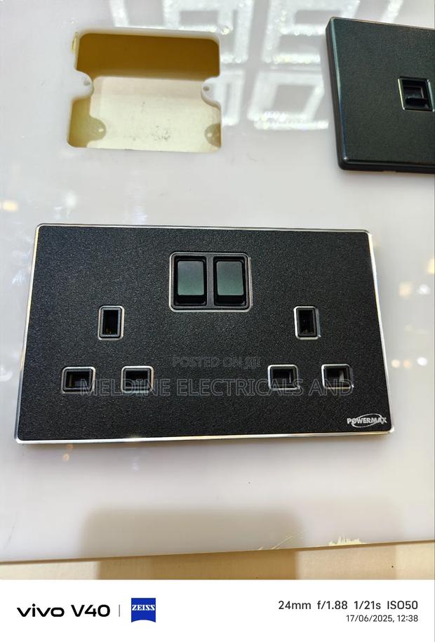 Twin Socket 13a Black