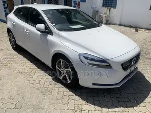 Volvo V40 2018 Off white