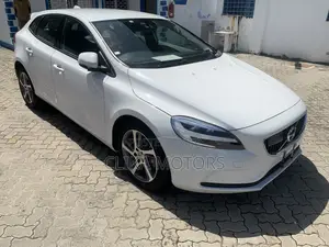Volvo V40 2018 Off white