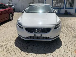 Volvo V40 2018 Off white